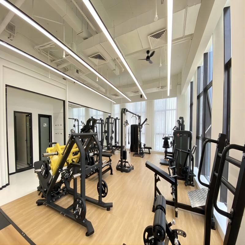 Целосен водич за подови во салата: Зошто гумениот под XYSFITNESS е најдобриот избор за комерцијални спортски сали