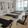 La unitat de paret de Pilates professional on la funcionalitat de l'estudi es troba amb un disseny elegant